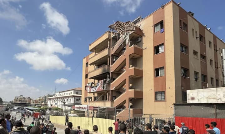 atakovano-likarniu-na-pivdni-hazy-palestynski-dzherela-zaiavyly-pro-14-zahyblykh-u-tomu-chysli-zhurnalistiv