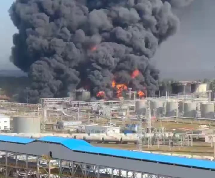 putin-could-end-the-war-fire-at-novoshakhtinsk-oil-refinery-still-not-extinguished-cpd