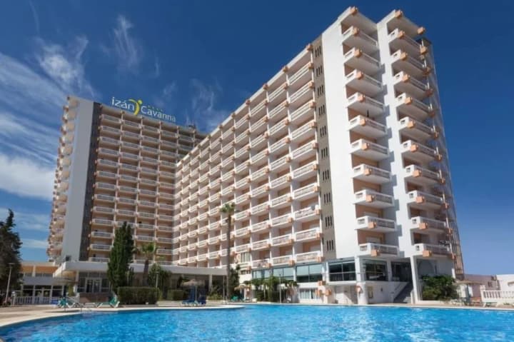 polyaki-posle-atak-dronov-vibirayut-bezopasnuyu-nedvizhimost-za-granitsei-v-fokuse-ispaniya-i-bolgariya