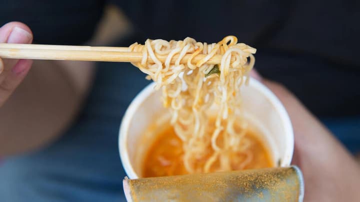 in-egypt-a-13-year-old-boy-died-after-eating-raw-instant-noodles