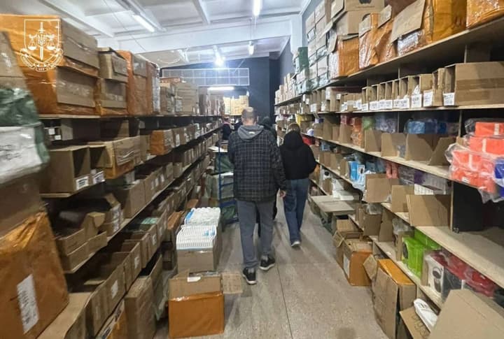 24-million-on-fakes-a-scheme-for-selling-fake-gadgets-of-a-famous-brand-was-uncovered-in-dnipro