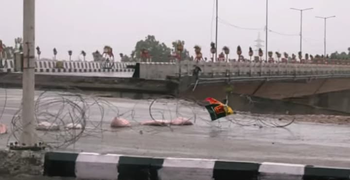 heavy-rains-in-india-caused-floods-landslide-on-pilgrimage-route-killed-30-people