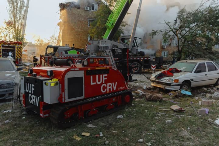 kilkist-zhertv-nichnoi-ataky-rf-u-kyievi-zrosla-do-13-shche-10-znykli-bezvisty-mvs