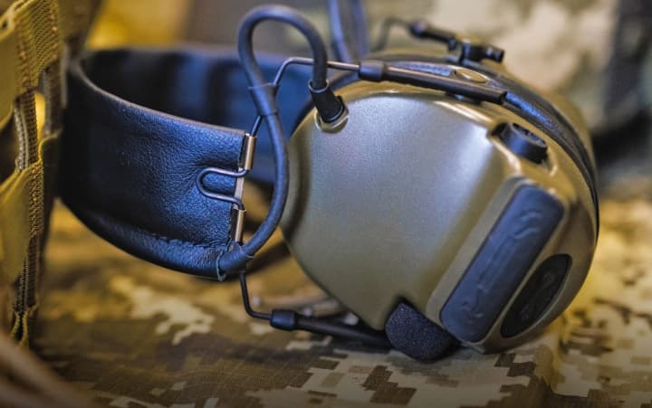 minoboroni-vpervie-zakupilo-takticheskie-naushniki-po-standartam-nato