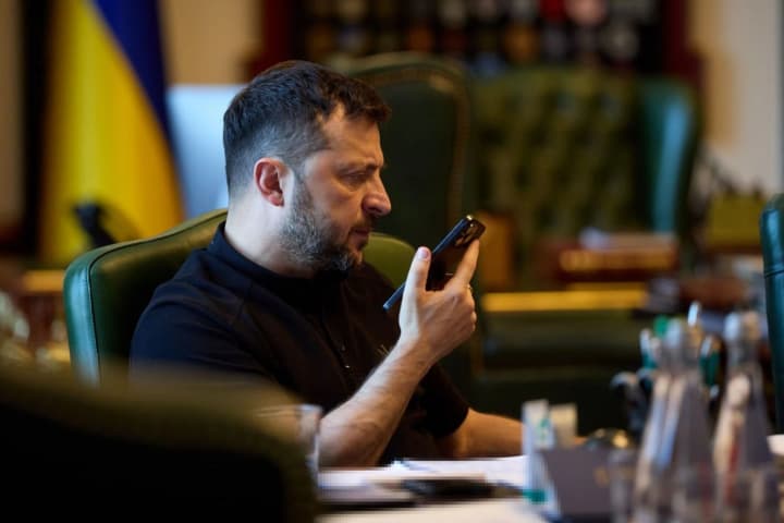 zelenskyi-obhovoryv-iz-prezydentkoiu-yevrokomisii-fon-der-liaien-pidhotovku-19-ho-paketa-sanktsii-proty-rf