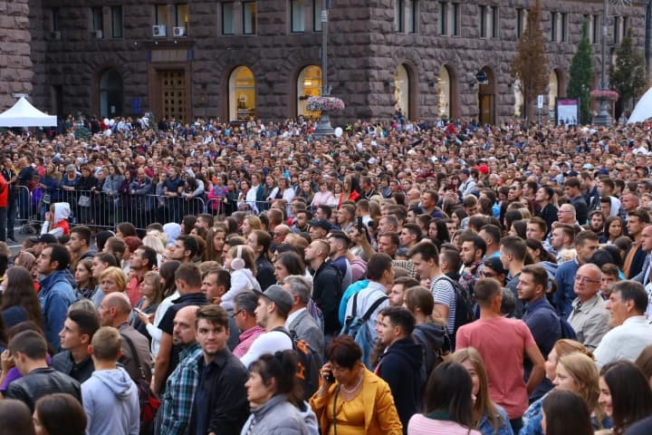 pravitelstvo-obyazalo-soglasovivat-massovie-meropriyatiya-s-voennim-komandovaniem