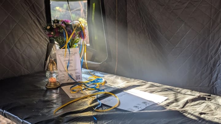 aktsiia-stil-pamiati-tysiachi-zakladiv-ta-viiskovi-chastyny-zghaduiut-polehlykh-zakhysnykiv-ukrainy