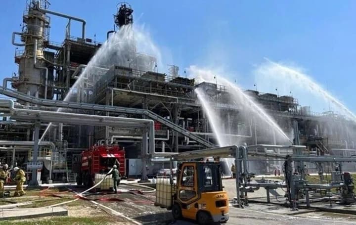 russias-novatek-partially-resumed-operations-after-drone-attack-on-ust-luga-complex