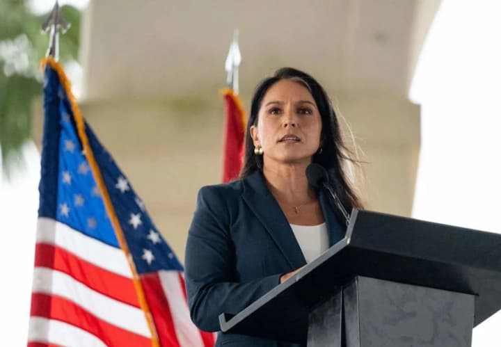 v-ssha-rastet-napryazhenie-mezhdu-direktorom-natsionalnoi-razvedki-i-rukovodstvom-tsru-smi