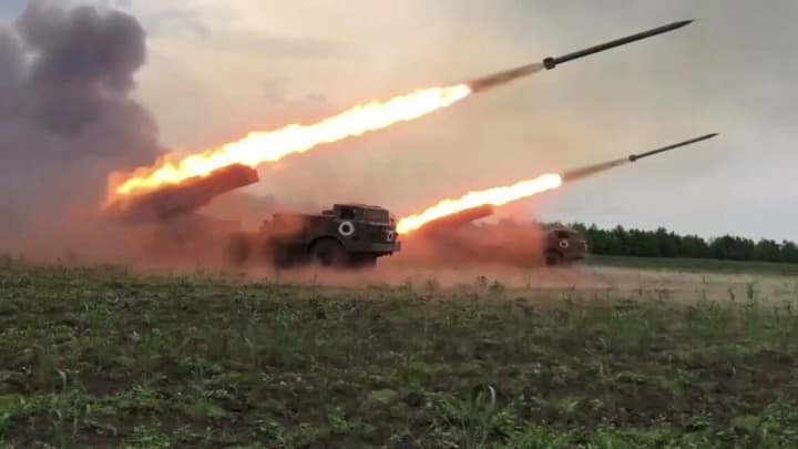 okupanty-obstrilialy-lobanivku-z-rszv-horiat-pryvatni-budynky-mva