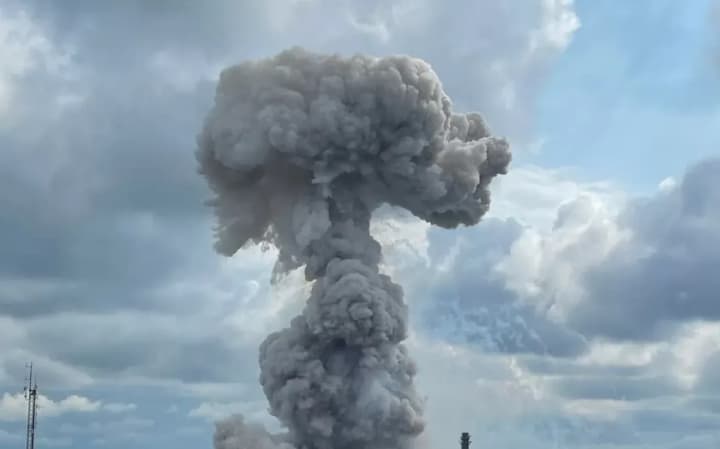 v-krasnodarskom-krae-rf-vspikhnul-pozhar-posle-ataki-neizvestnikh-dronov-detali