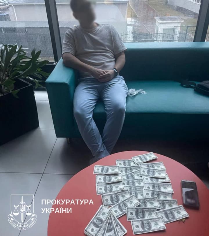 orhanizuvaly-vyizd-cholovika-za-kordon-poza-punktamy-propusku-za-dollar13-tys-sudytymut-kerivnyka-blahodiinoi-orhanizatsii-ta-yoho-spilnyka