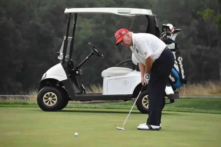 donald-tramp-provel-16percent-svoego-prezidentstva-igraya-v-golf-smi