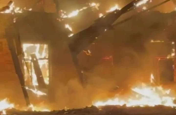 ataka-na-sumy-u-misti-masshtabna-pozhezha-ye-poraneni