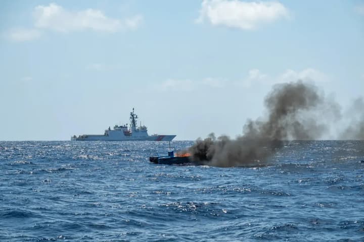 voennie-ssha-nanesli-udar-po-venesuelskomu-sudnu-s-narkotikami-11-pogibshikh