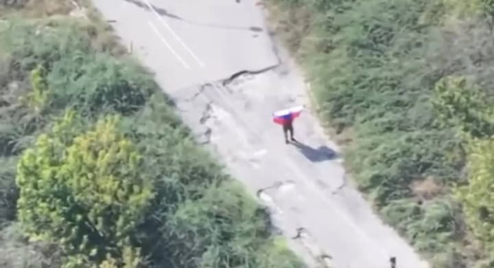 u-kupiansku-znyshchyly-rosiiskoho-bihuna-z-praporom-okupantiv-tspd