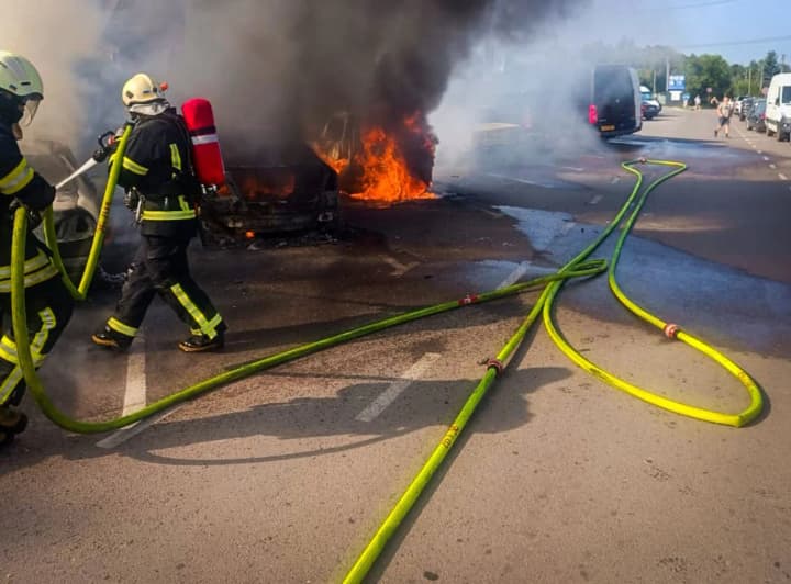 seven-cars-burned-near-the-border-in-lviv-region-details