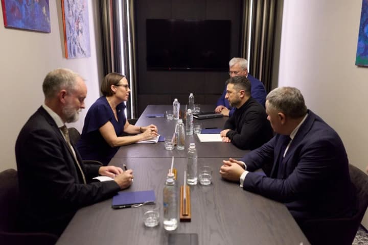 zelenskyi-ta-hlava-mzs-shvetsii-obhovoryly-investytsii-u-drony-ta-oboronni-proiekty