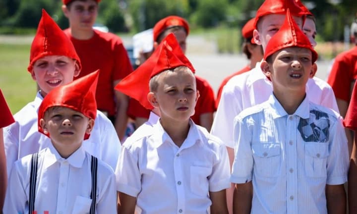okolo-50-tis-detei-s-okkupirovannikh-territorii-ukraini-proshli-patrioticheskoe-vospitanie-v-rf-britanskaya-razvedka