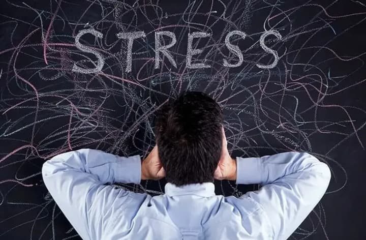 psikholog-obyasnil-raznitsu-mezhdu-panicheskoi-atakoi-i-ostroi-reaktsiei-na-stress