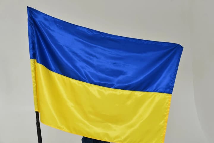 sorval-flag-porval-yego-i-nachal-toptat-nogami-v-kropivnitskom-zaderzhali-muzhchinu