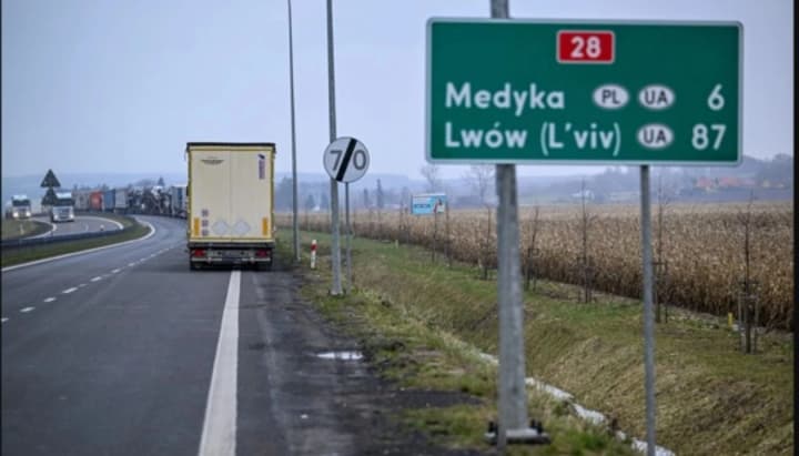 polish-farmers-protest-truck-traffic-through-the-medyka-checkpoint-resumed