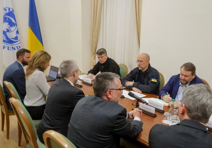 vydatky-na-oboronu-ta-dzherela-finansuvannia-predstavnyky-misii-mvf-zustrilys-iz-ministrom-oborony-shmyhalem