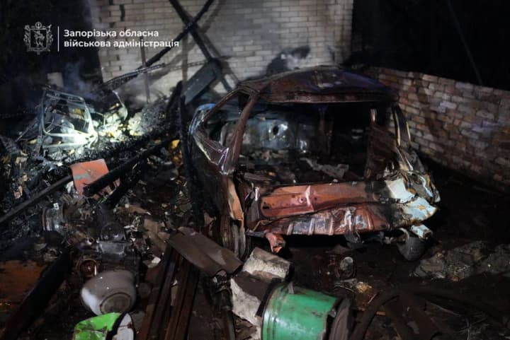 ataka-rf-na-zaporizhzhia-poshkodzheno-6-bahatopoverkhovykh-ta-4-pryvatnykh-budynky-ye-poranena