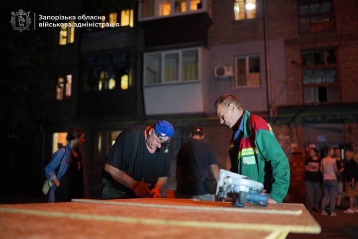 vrazheskaya-ataka-na-zaporozhe-povrezhdeni-desyatki-domov-i-detsad