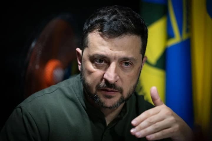 ukraina-i-frantsiia-hotuiut-novi-zakhody-dlia-zmitsnennia-oborony-detali-rozmovy-zelenskoho-i-makrona