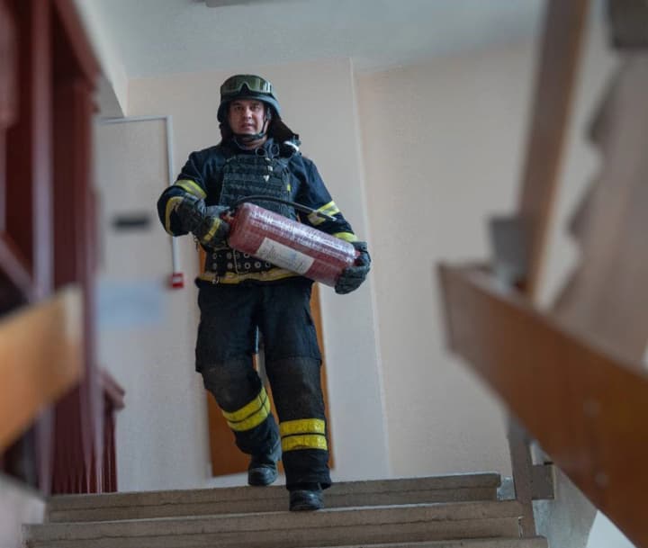 russian-strike-on-sumy-fire-in-the-regional-state-administration-building-extinguished-photos