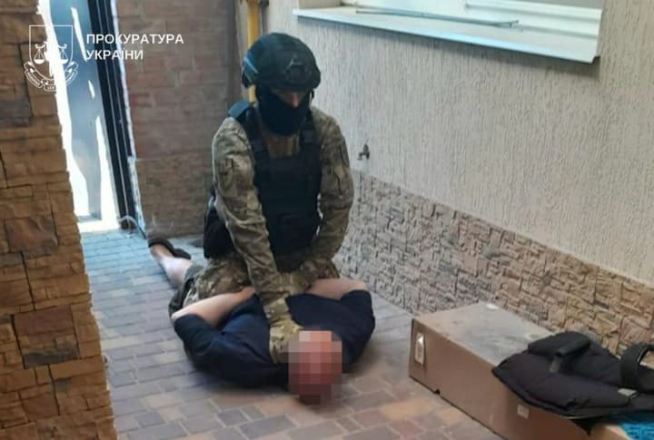 na-frankovshchine-razoblachili-gruppu-kotoraya-terrorizirovala-biznes-v-ukraine-organizatorom-okazalsya-smotryashchii-kolomii-ogp