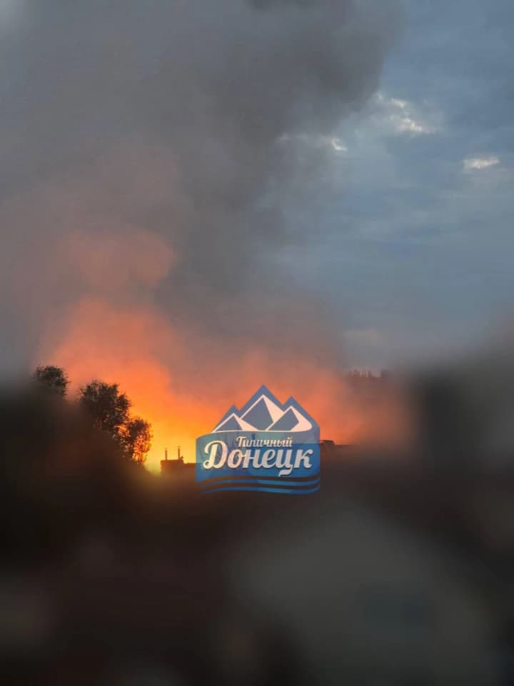 v-okkupirovannom-donetske-i-yeshche-ryade-gorodov-progremeli-vzrivi-veroyatno-atakovan-bivshii-zavod-topaz