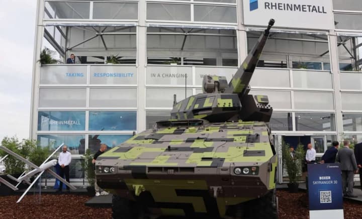 nimetskyi-rheinmetall-tsoho-roku-nadast-ukraini-systemy-zakhystu-vid-droniv-skyranger