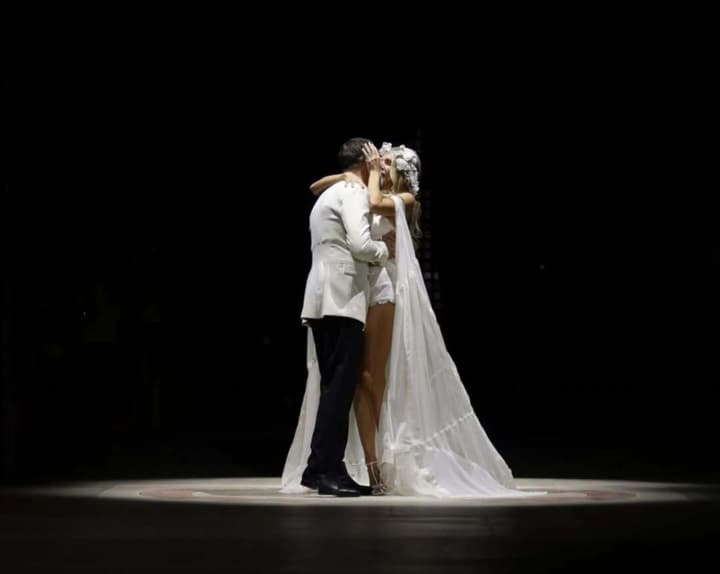 wedding-on-the-catwalk-designer-katya-silchenko-got-married-during-the-ukrainian-fashion-week-finale