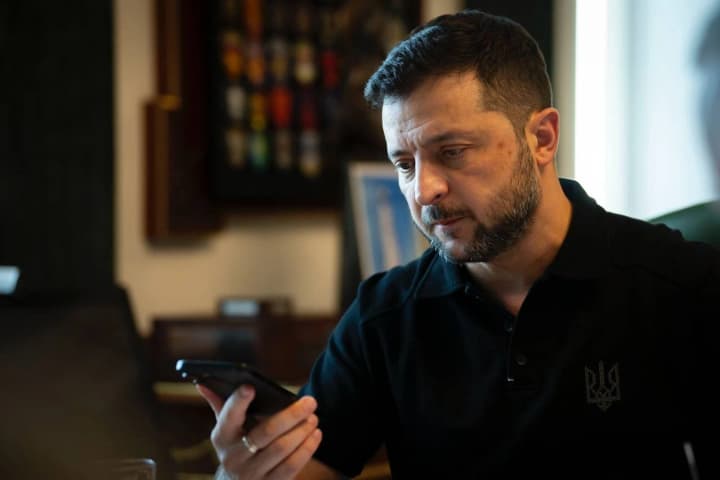 zelenskyi-pryvitav-premiera-norvehii-z-uspikhom-na-vyborakh