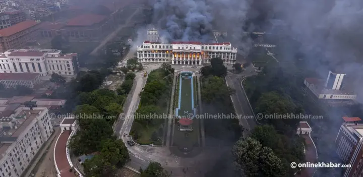 u-merezhi-pokazaly-budivliu-parlamentu-nepalu-okhoplenu-polumiam