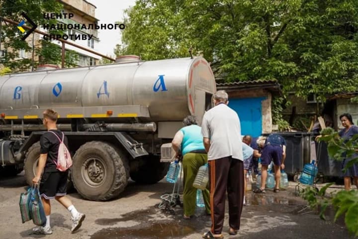 okupanty-cherez-vidsutnist-vody-hotuiut-liudei-do-obihrivu-zhytla-drovamy-tsns