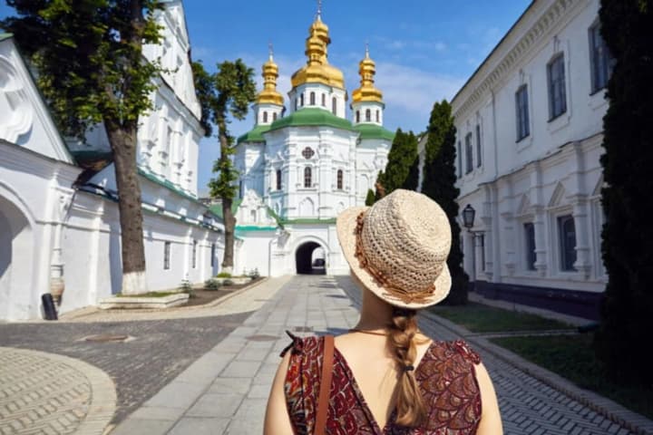 puteshestvenniki-po-ukraine-uplatili-rekordnie-1426-mln-grn-turisticheskogo-sbora