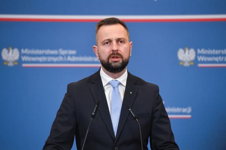 polish-defense-minister-held-talks-with-representatives-of-allied-countries-amid-russian-drone-attack-on-the-country