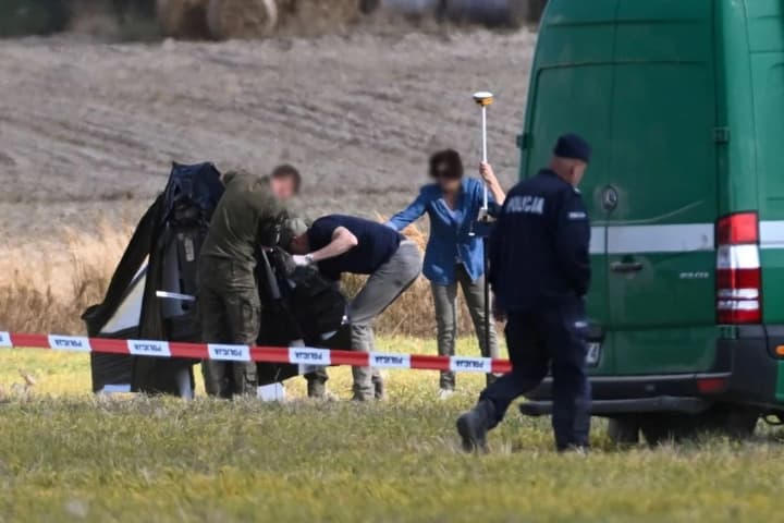 u-polshchi-znaishly-vzhe-16-rosiiskykh-droniv-odyn-z-nykh-rozbyvsia-bilia-viiskovoi-bazy