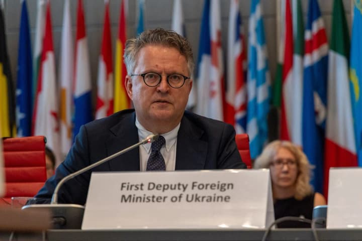 zavdiaky-liderstvu-trampa-putin-pochav-khoch-na-shchos-reahuvaty-mzs-pro-vazhlyvist-trystoronnoi-zustrichi