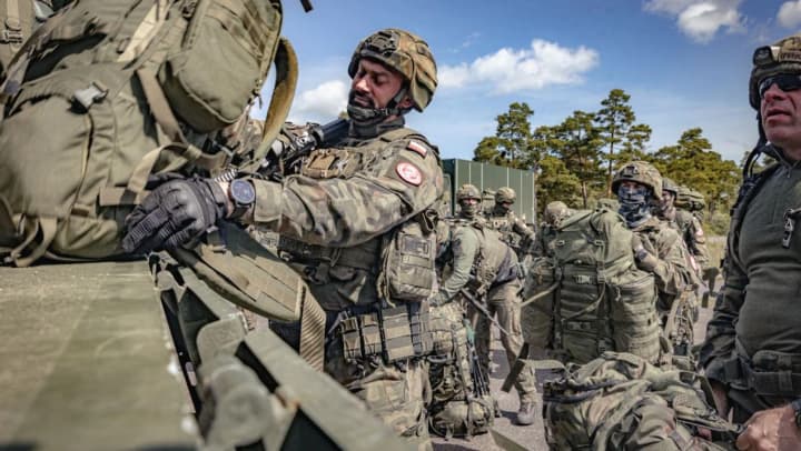 poland-deploys-40000-troops-to-the-border-with-russia-and-belarus