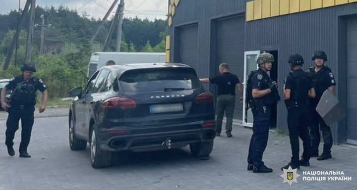 strelba-v-avtoservise-na-lvovshchine-yest-pogibshie