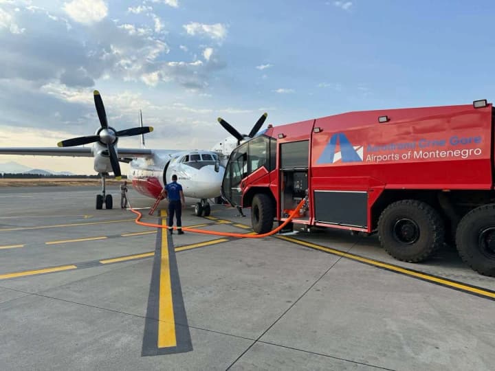 ukrainskii-samolet-pozharnii-an-32p-firekiller-tushit-pozhari-v-gorakh-chernogorii