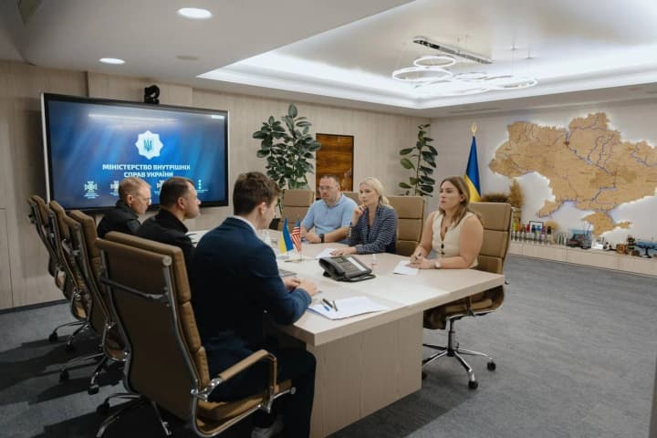 klimenko-obsudil-s-docheryu-kita-kelloga-repatriatsiyu-tel-pavshikh-zashchitnikov