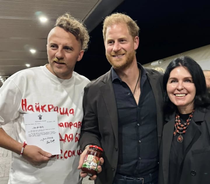 lyubimoe-blyudo-materi-ukrainskii-povar-prigotovil-i-peredal-printsu-garri-borshch