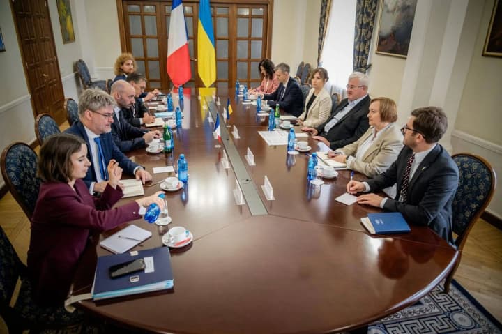 sybiha-rosiia-povynna-otrymaty-pryntsypovu-i-rishuchu-transatlantychnu-vidpovid