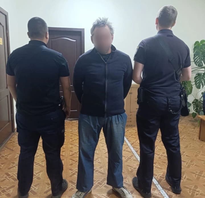 v-dnepropetrovskoi-oblasti-zaderzhali-muzhchinu-napavshego-na-voennogo-s-nozhom-i-gazovim-ballonchikom