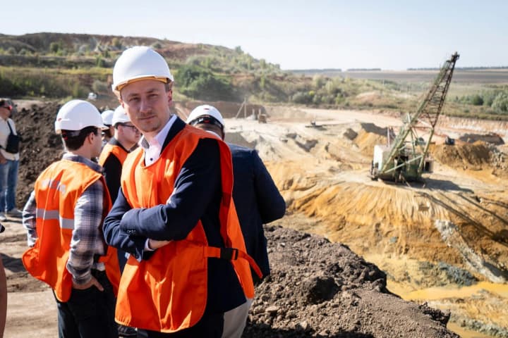 mogut-stat-proektami-dlya-investitsionnogo-fonda-predstavitelyam-ssha-pokazali-ryad-ukrainskikh-mestorozhdenii